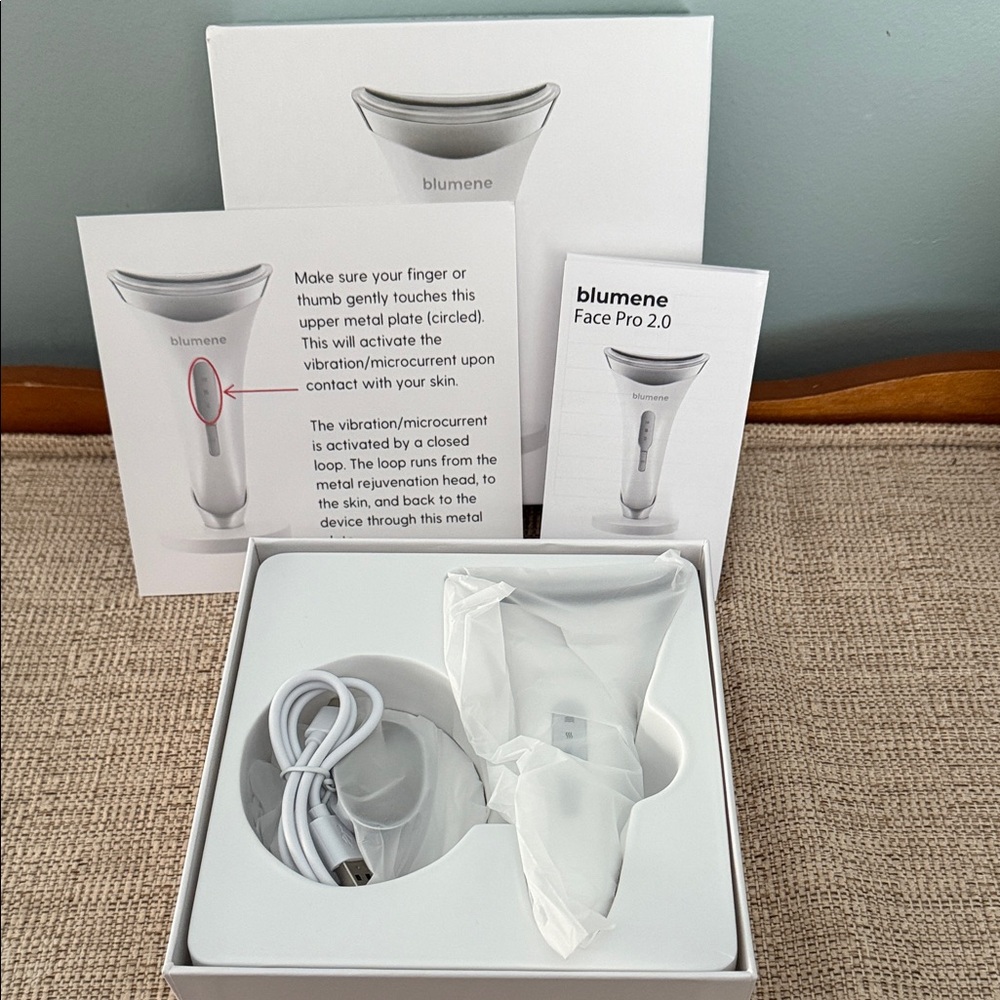 Blumene Face Pro 2.0 Skincare Tool- White